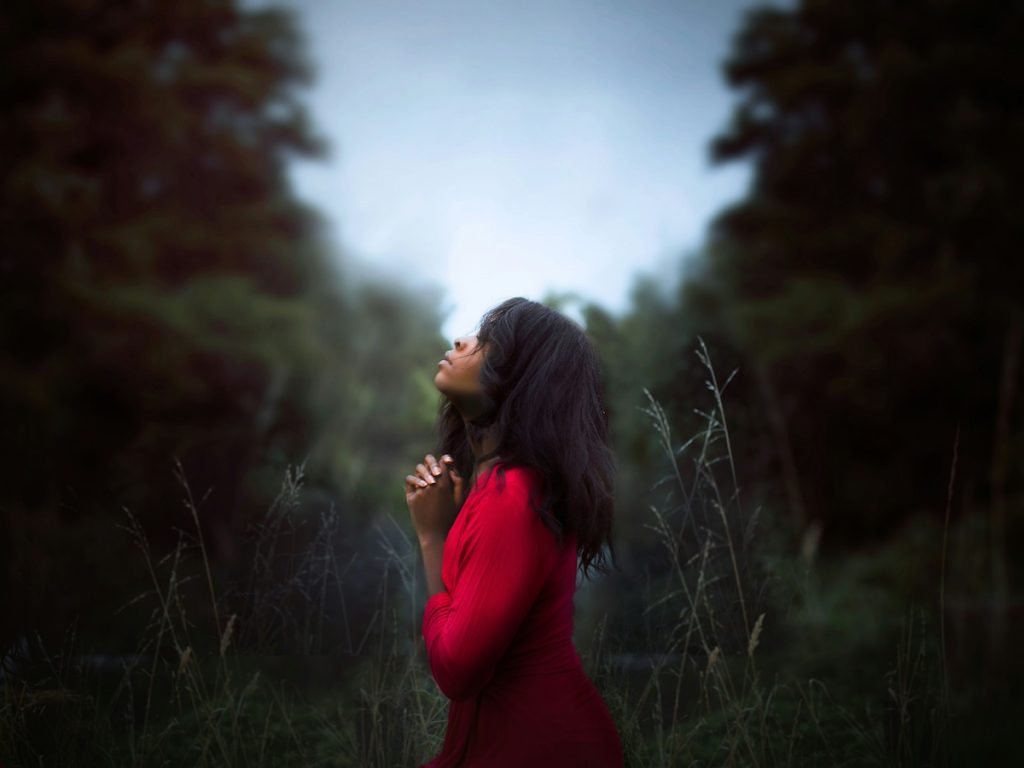 Woman looking up symbolizing looking to the Lord to battle for and as we wait for breakthrough. 